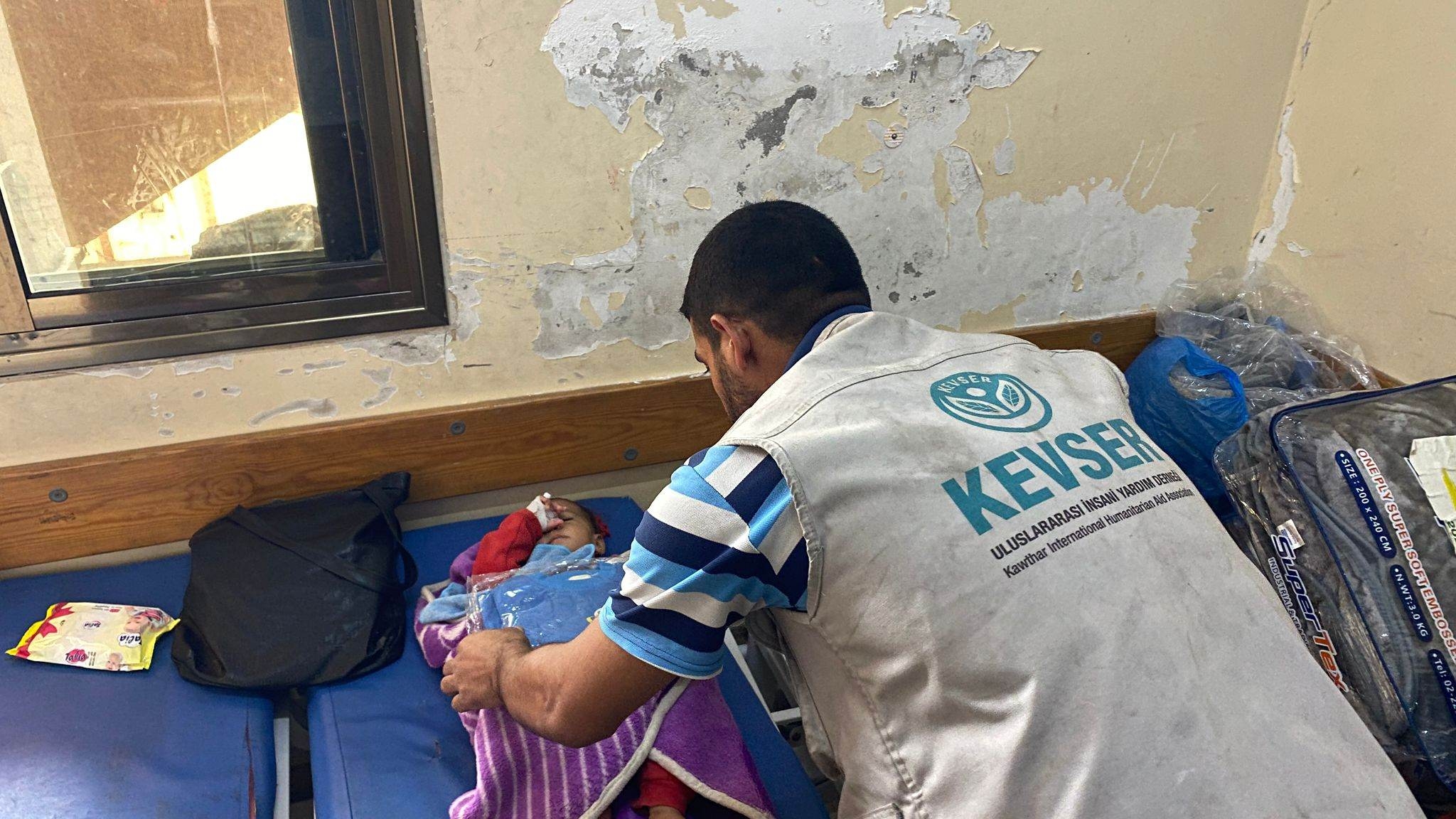 HASTANEDE YARALANAN ÇOCUKLARI MUTLU ETMEYE DEVAM EDİYORUZ