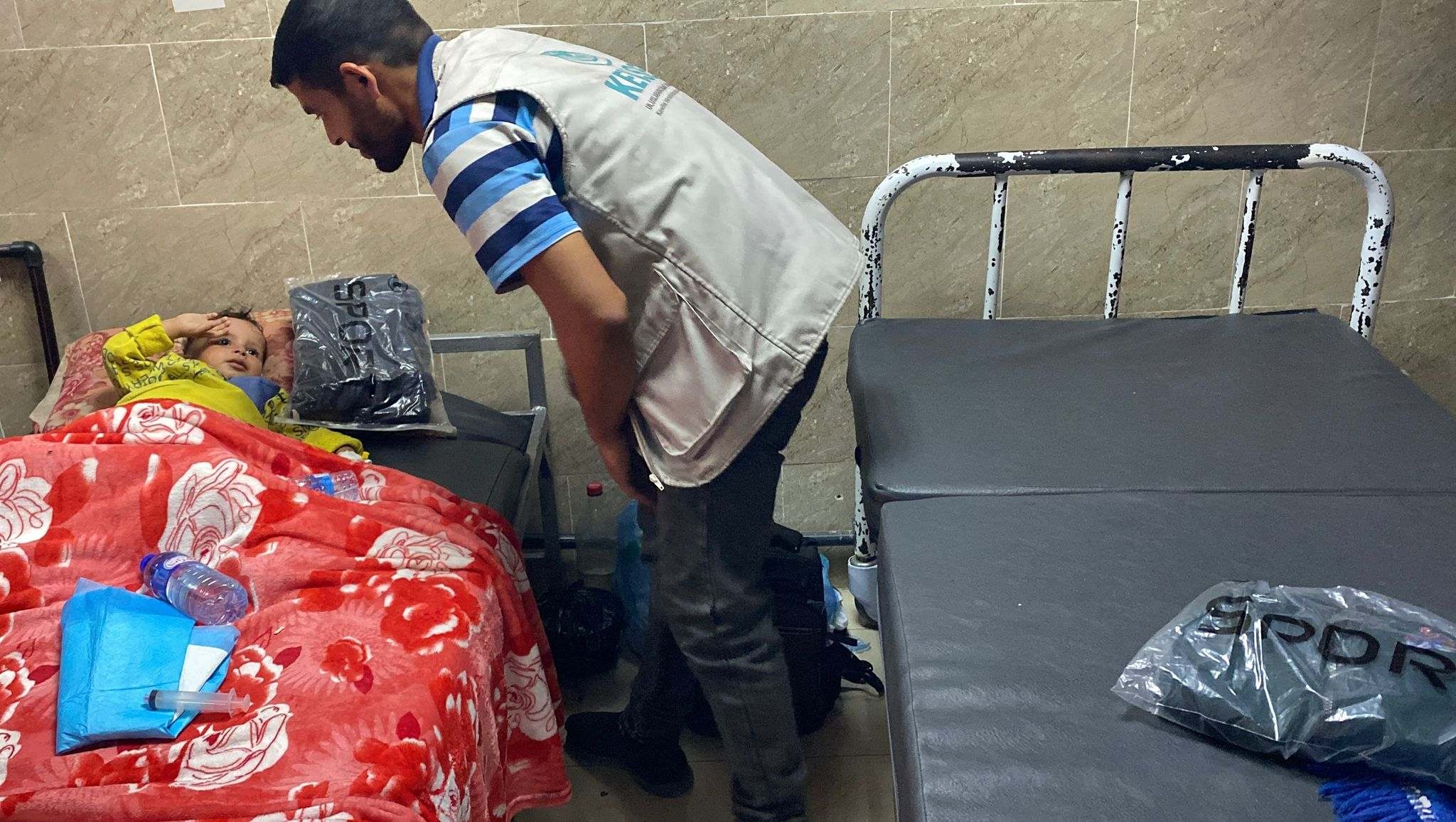 HASTANEDE YARALANAN ÇOCUKLARI MUTLU ETMEYE DEVAM EDİYORUZ