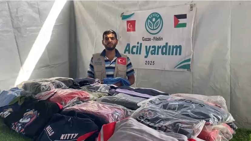 GAZZE ' DE ŞAVAŞ MAĞDURU ÇOCUKLARA GİYSİ YARDIMI