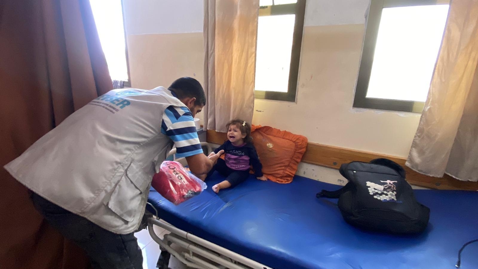 GAZZE ' DE ŞAVAŞ MAĞDURU ÇOCUKLARA GİYSİ YARDIMI