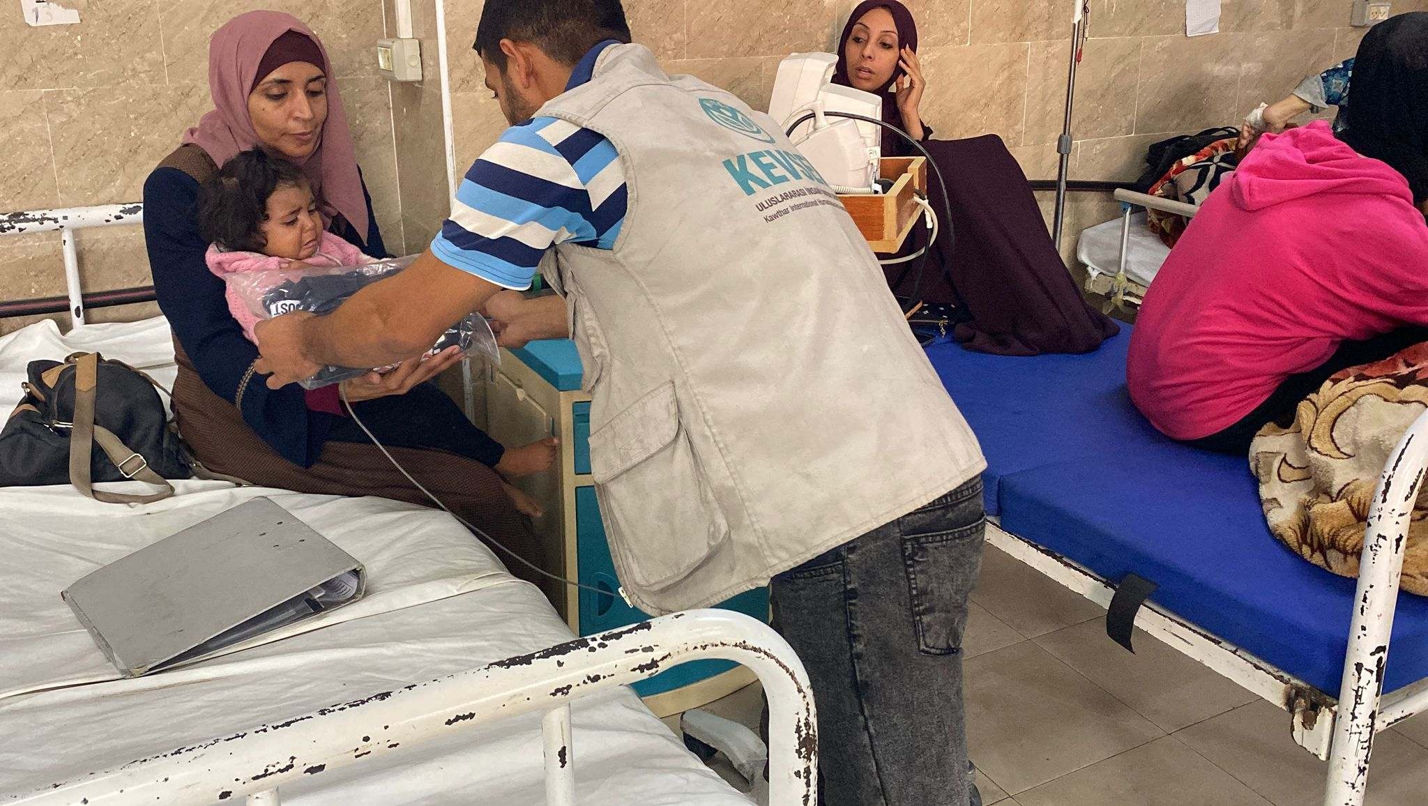 GAZZE ' DE ŞAVAŞ MAĞDURU ÇOCUKLARA GİYSİ YARDIMI