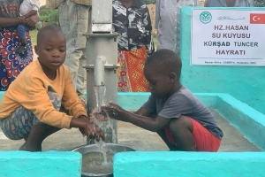 AFRİKA ZAMBİA ÜLKESİNDE İKİ AYRI AÇILAN SU KUYUSU