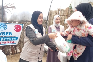 YARDIMLAR DAĞITILIRKEN