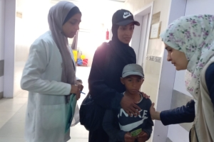 GAZZE HASTANELERDE ZEKAT VE NAKDİ YARDIM