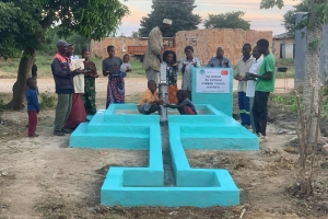 AFRİKA ZAMBİA ÜLKESİNDE İKİ AYRI AÇILAN SU KUYUSU