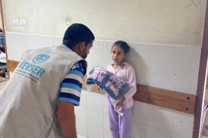 HASTANEDE YARALANAN ÇOCUKLARI MUTLU ETMEYE DEVAM EDİYORUZ