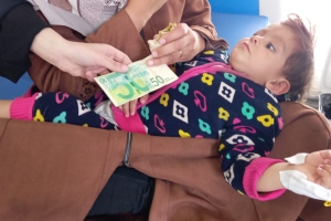 GAZZE HASTANELERDE ZEKAT VE NAKDİ YARDIM