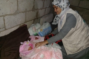 YARDIMLAR DAĞITILIRKEN