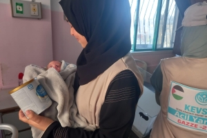 BEBEKLERE MAMA DAĞITIMI