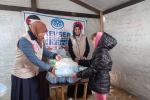 YARDIMLAR DAĞITILIRKEN