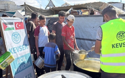 GAZZE' NİN KARANLIĞINA IŞIK OLUYORUZ