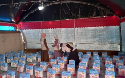 YARDIMLAR DAĞITILIRKEN