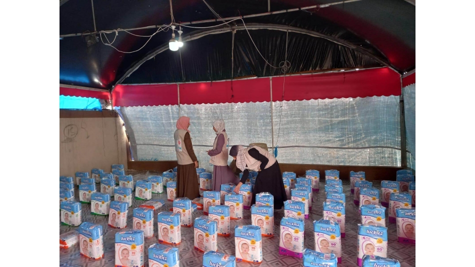 YARDIMLAR DAĞITILIRKEN